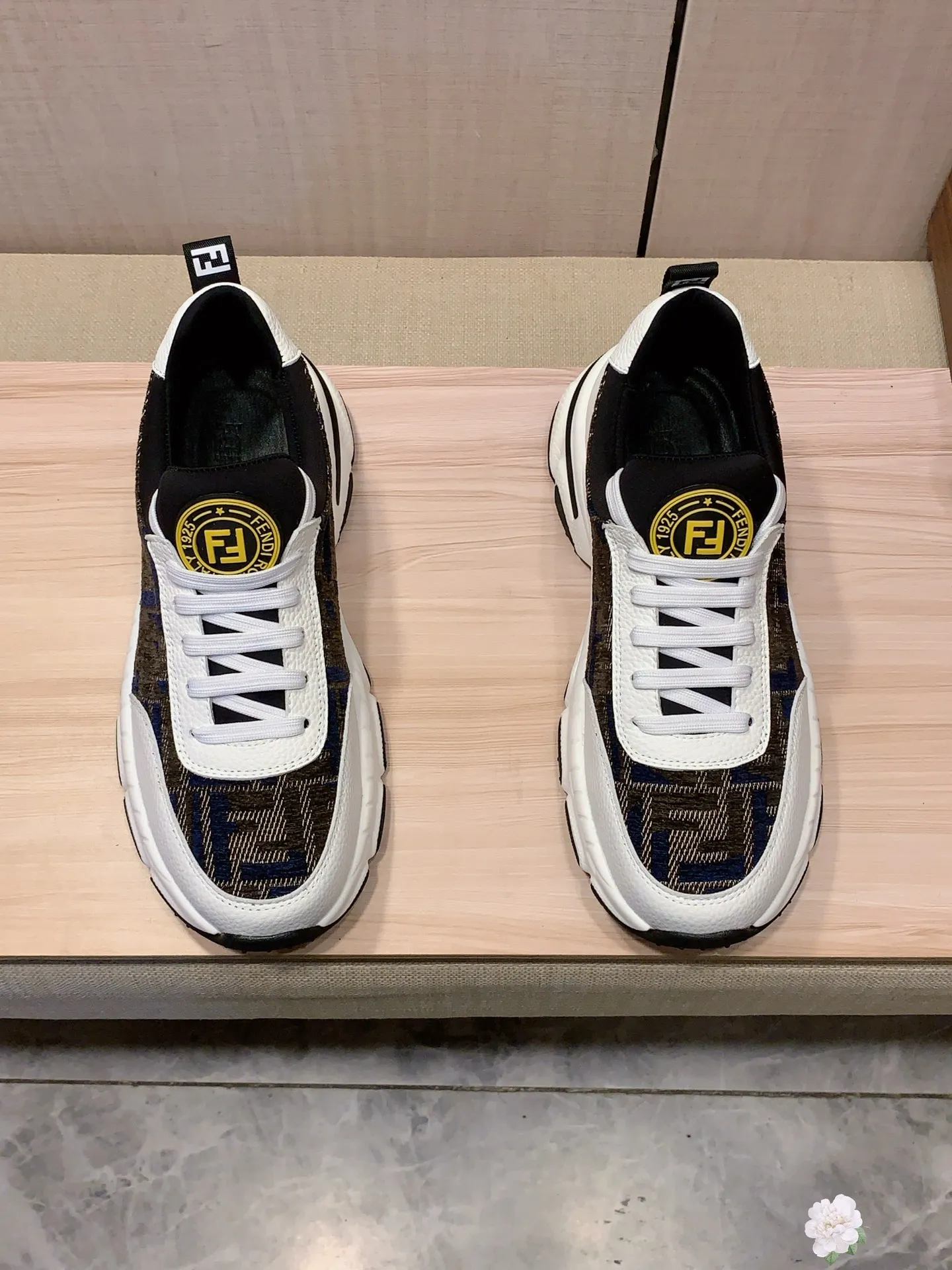 Men's men's shoes💰460💰💰🎩🎩[Lightning][Lightning] "FENDI*" The latest and most popular casual shoes, top brand [Seduce] luxury~purchase, top~quality. [Strong] The upper is made of imported breathable cowhide with material ➕ breathable sheepskin feet (•) and fine workmanship. The original stylish and stylish soft rubber wear-resistant and non-slip outsole is light and comfortable on the feet. The real thing looks better when photographed in person. 111: code: 38-44, 3️⃣ colors selected